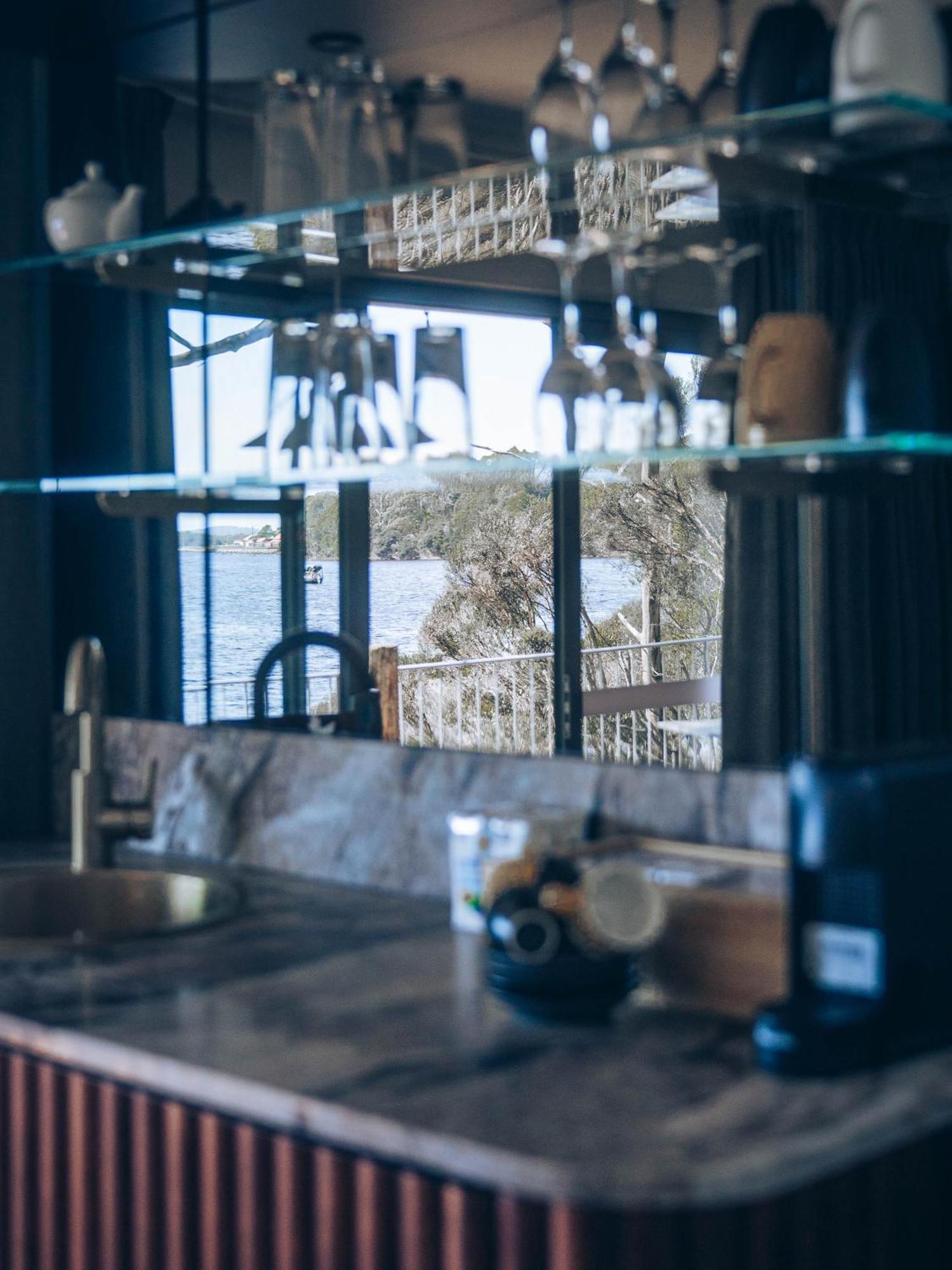Risby Cove Boutique Hotel Strahan Exteriér fotografie